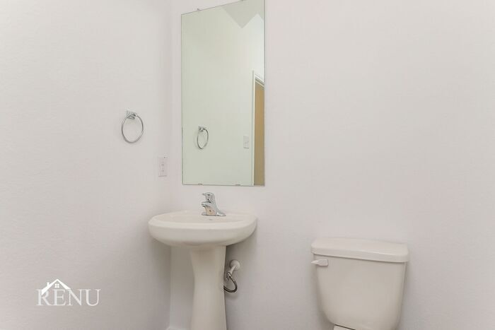 Building Photo - 2942 Jackson Smt