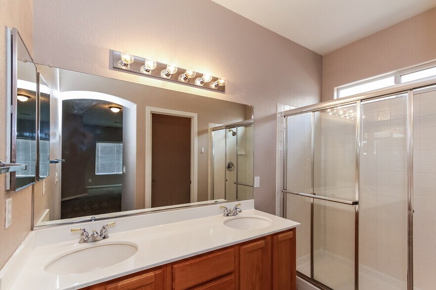 Building Photo - 1070 Warm Canyon Way