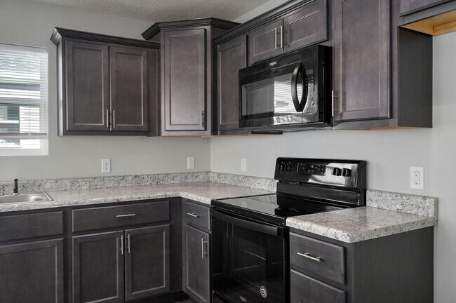 Building Photo - Modern 3 Bed / 2 Bath Home