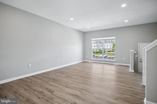 Building Photo - 7135 Ladd Cir