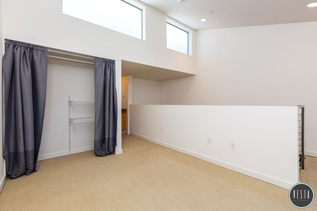 Building Photo - SPACIOUS ARTIST LOFT WITH PRIVATE PATIO & ...