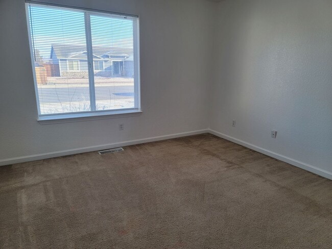 Building Photo - Cute 3 bedroom , 2 bath home on the Fernley Golf Course, $2000 a month, $2100 security deposit