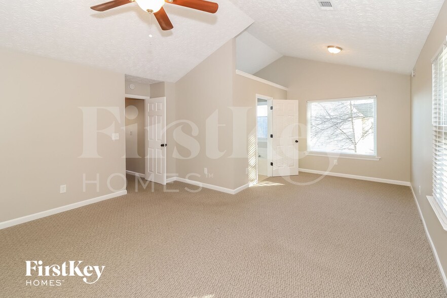 Building Photo - 812 Kendall Park Dr