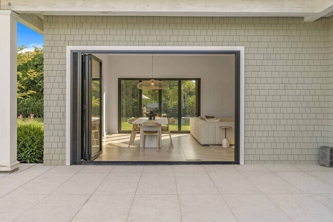 Building Photo - 127 Greenleaf Ln