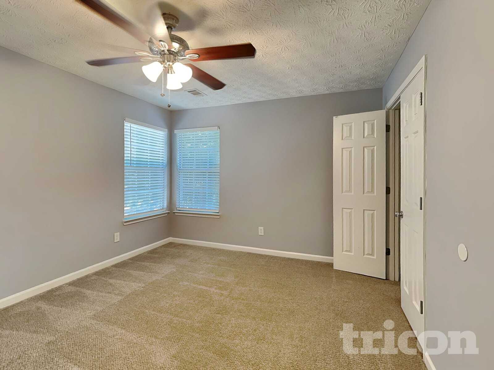 Building Photo - 1812 Cres Hill Dr NW