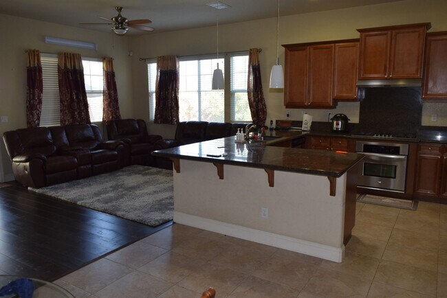 Building Photo - Gorgeous Newer 4 Bedroom in Highly sought after Riata Empire Ranch Community!
