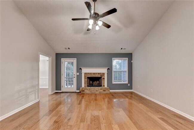 Building Photo - 310 Andrew Ridge Dr