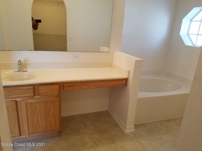 Building Photo - 888 Macon Dr