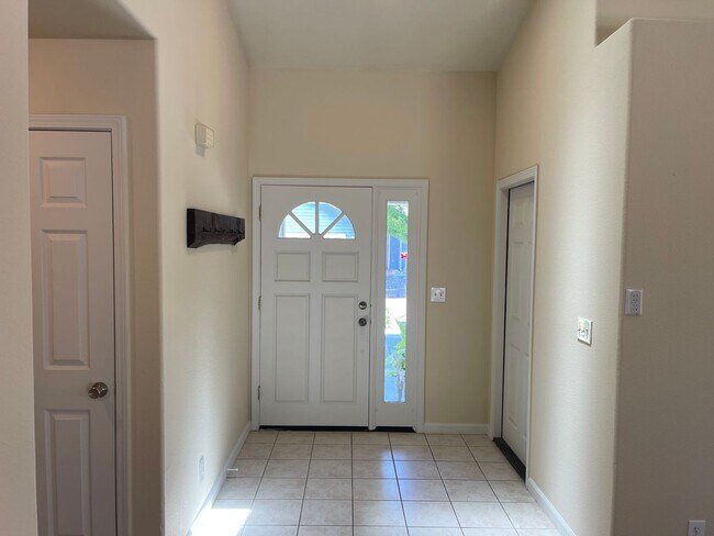 Building Photo - 143 Goldenwest Ct