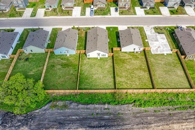 Building Photo - 526 Thunderstorm Ave