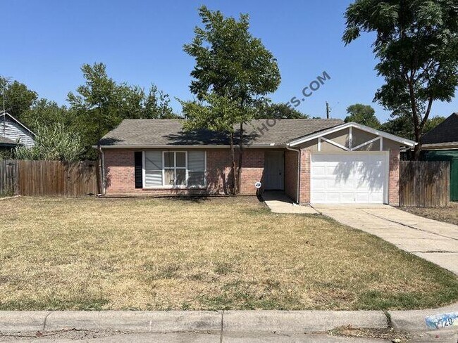 Primary Photo - 2917 Raton Dr