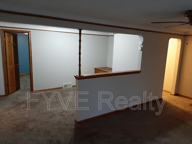 Building Photo - 1222 E 340th St