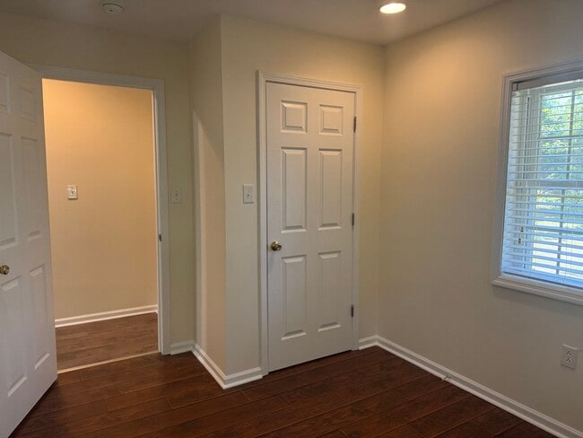 Building Photo - Newly remodeled brick home in New Bern