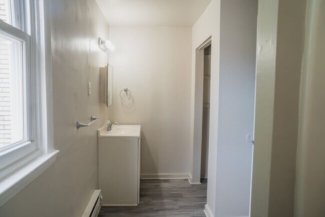 Building Photo - Spacious 3-Bedroom Home with Brand-New Appliances – Available Now in Allentown!