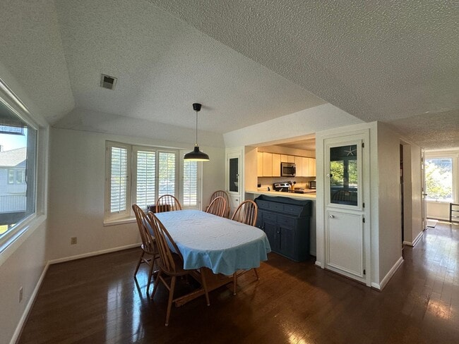 Building Photo - Furnished Townhome with Water Views and Boat Slip!