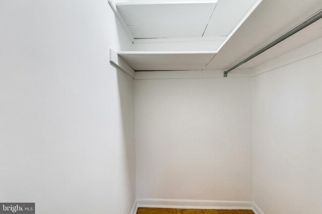 Building Photo - Private and Spacious Condo in Bethesda!