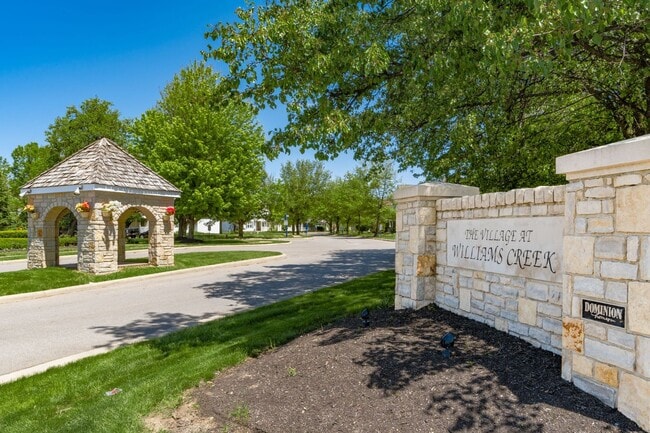 Building Photo - Spacious South Side Home with Garage!