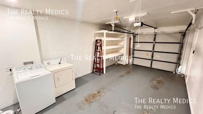 Building Photo - 1184 Calanda Ave