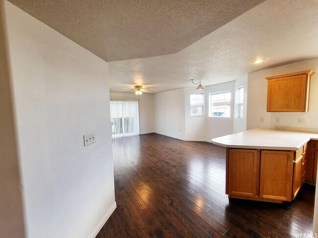 Building Photo - This is a beautiful 3 bed 2 bath home in the highly sought after CHAMBERY HOA community.