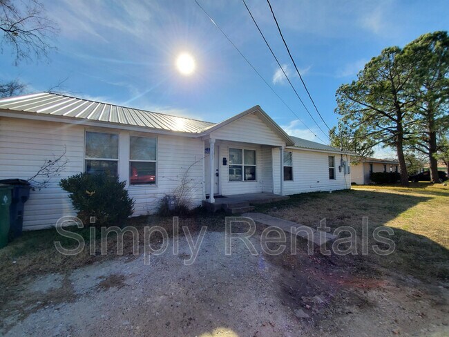Primary Photo - 2107 Pollard St