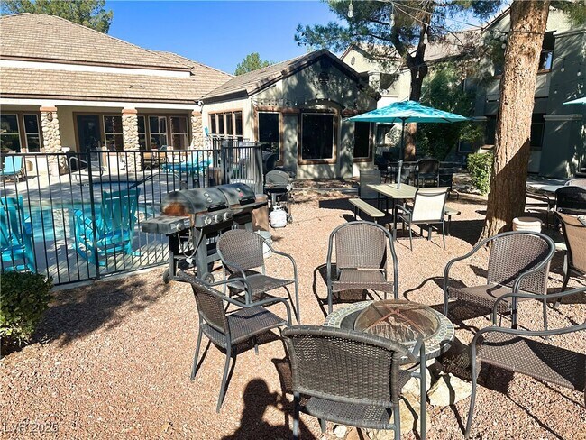 Building Photo - 555 E Silverado Ranch Blvd