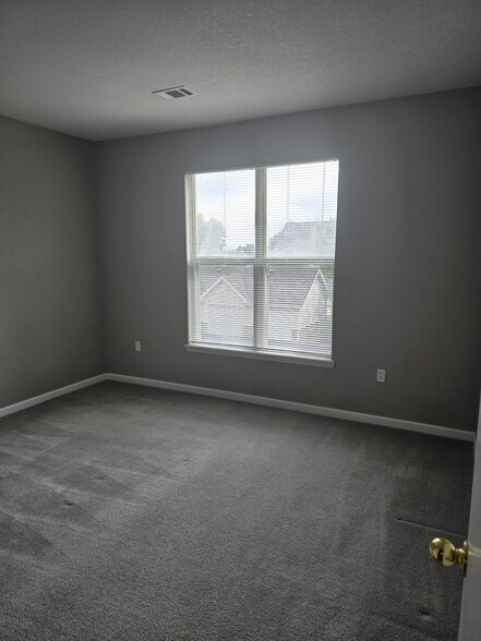 Building Photo - 18939 E Warren Cir