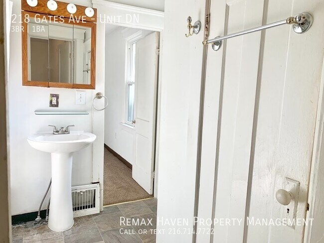 Building Photo - 218 Gates Ave