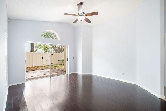 Building Photo - Family-Friendly 3BR Home with Yard, Office...