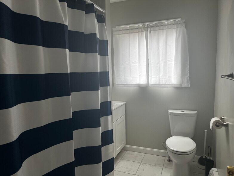Bathroom - 12 Beacon St