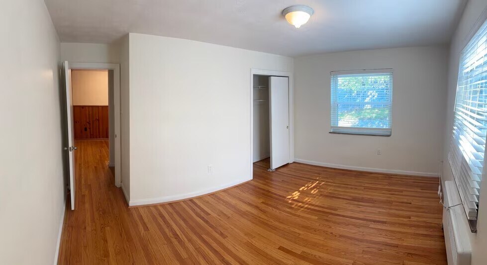 Building Photo - 3000 Linwood Ave