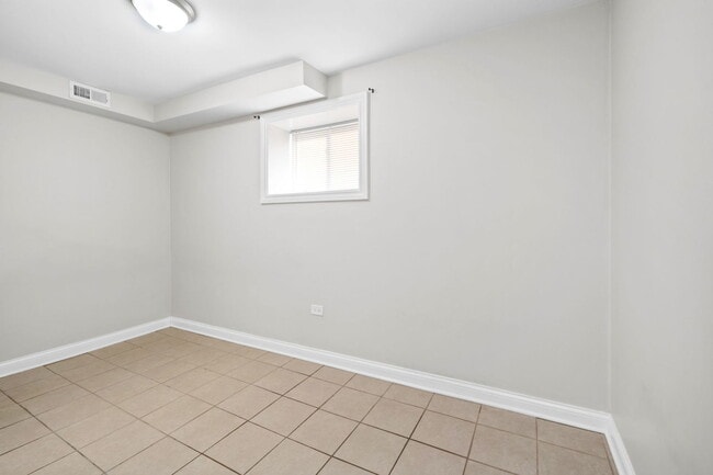 Building Photo - 6609 S Drexel Ave