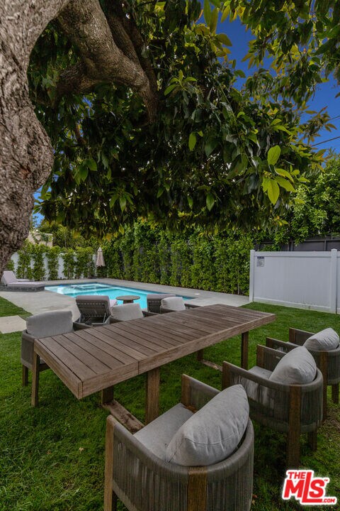 Building Photo - 731 N Curson Ave