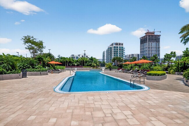 Building Photo - 700 NE 24th St