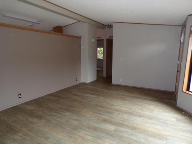 Building Photo - 4590 US-20