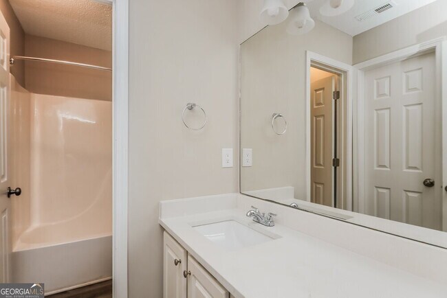 Building Photo - 1041 Crest Ridge Pl SW