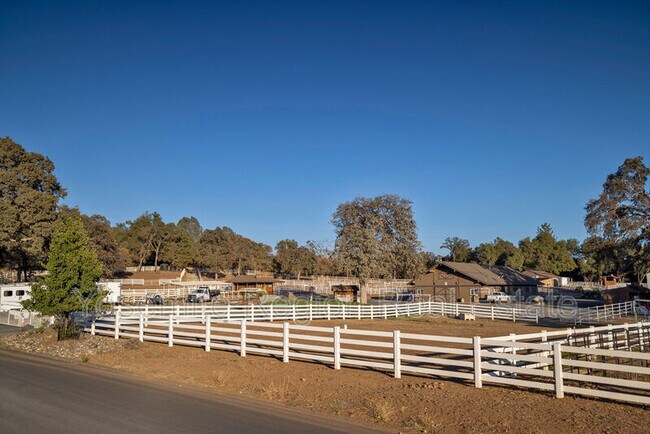 Building Photo - 12691 Junipero Serra Way