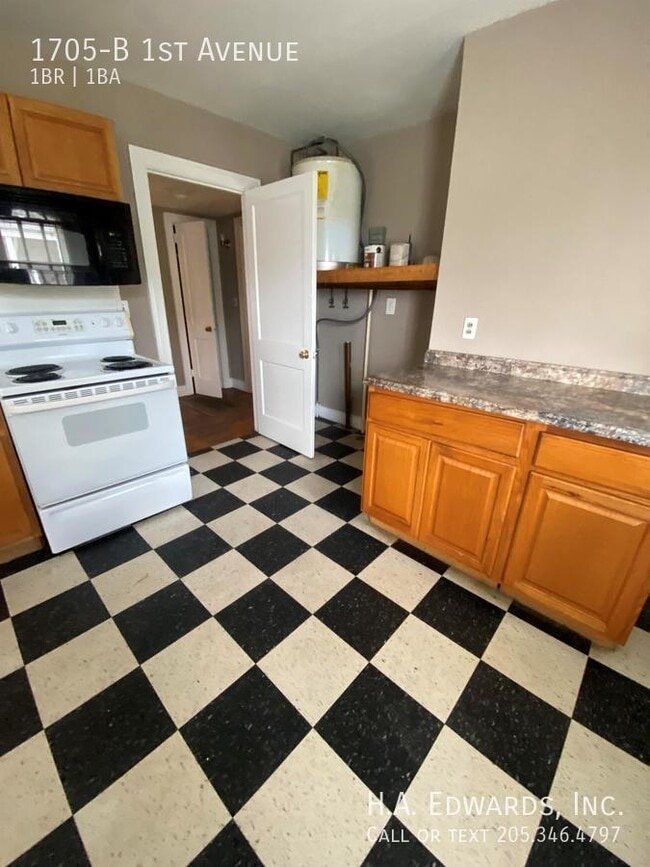 Building Photo - 1705 1st Ave