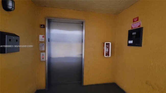 Building Photo - 14951 SW 82nd Ln