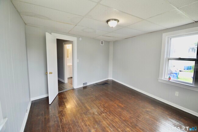 Building Photo - 2310 Barnum Ave