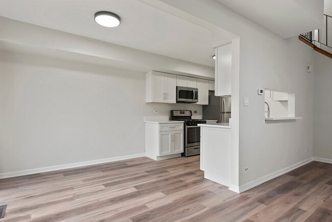 Building Photo - 231 Ivy Ct