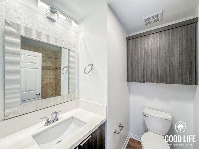 Building Photo - SD: Luminous 3BD/2BA Corner Unit in Little Italy with City Views, W/D & Private Balcony