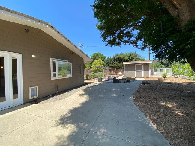 Building Photo - Great 3-Bedroom Home – Peaceful Country Living Just 8 Minutes from Hwy 78!