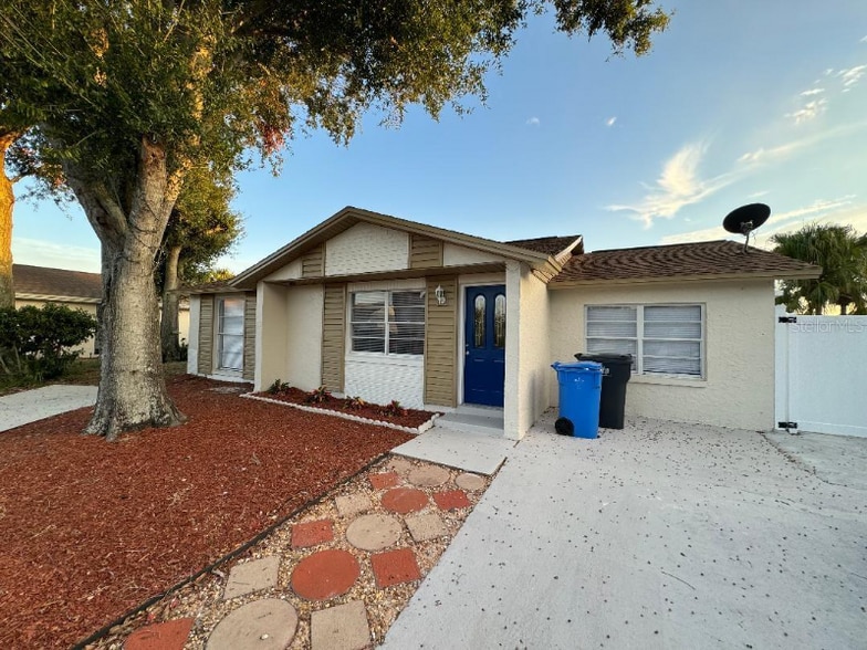 Primary Photo - 10204 Bellhurst Ct