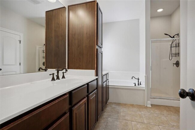 Building Photo - 4422 Bay View Dr