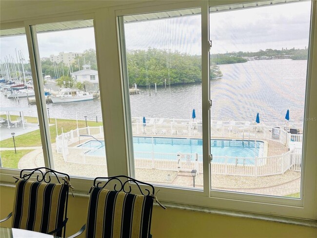 Building Photo - 1819 Shore Dr S