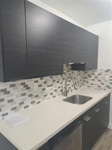 Building Photo - 980 SW 76th Ave