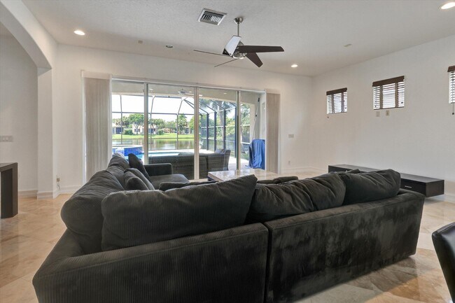 Building Photo - 10640 NW 83rd Ct