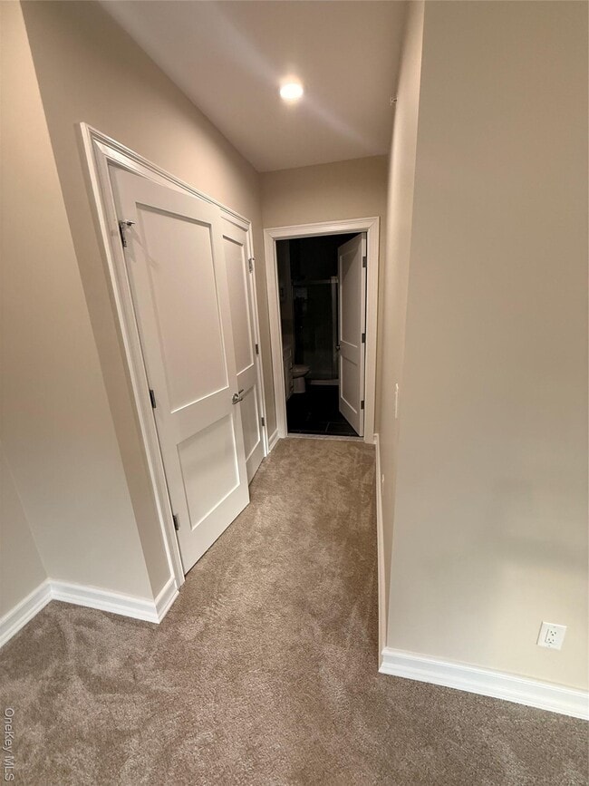 Building Photo - 122 Greenwich Ave