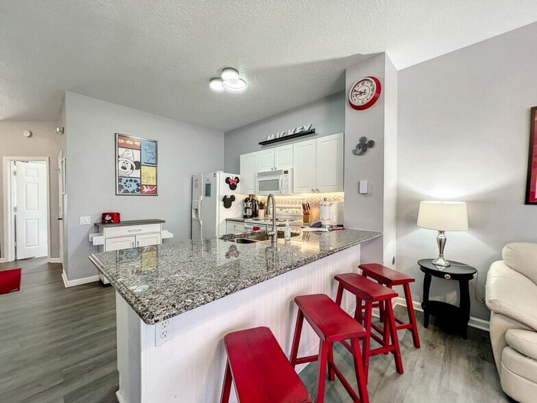 Building Photo - 2314 Silver Palm Dr