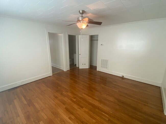 Building Photo - 1011 Clarendon St